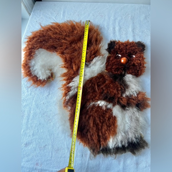 Large Vintage Latch Hook Brown and White Squirrel - Picture 8 of 9